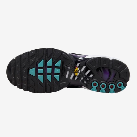 Nike Air Max Plus
Men's/Shoes/Casual Sneakers - Picture 6 of 6